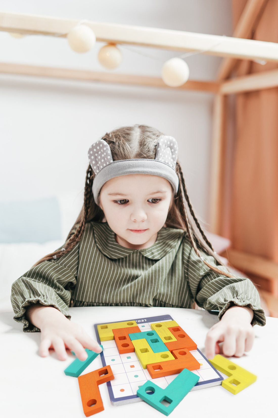 Wooden L-Shaped Geometric Matching Game 30 Challenge Cards, Magnetic Puzzle for Kids 3+ - kidscars.ie - [Kids Electric Cars]